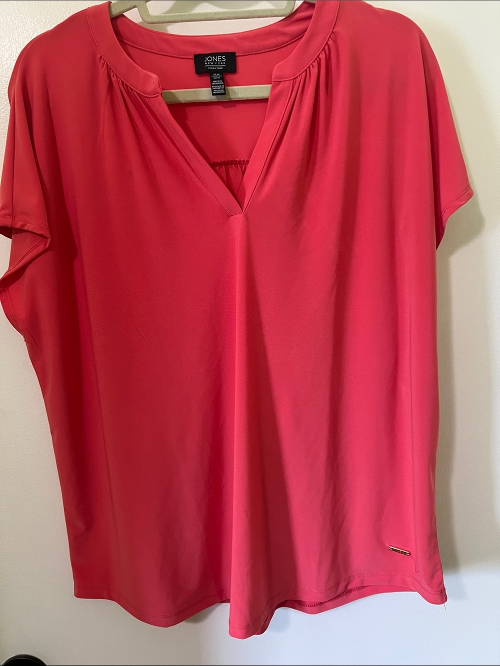 Jones New York Coral Pink V-Neck Short Sleeve Top